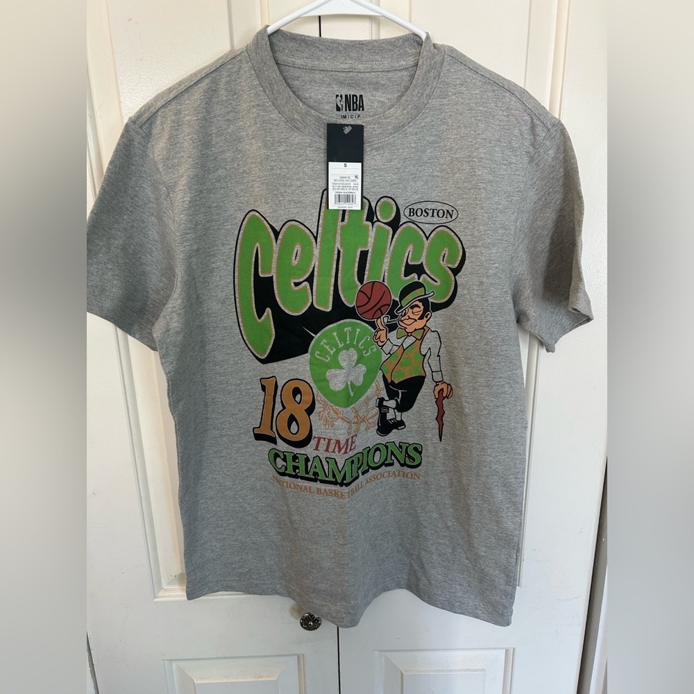NBA Boston Celtics 18 Time Champions Graphic T-Shirt Graphic Tee Size Small New